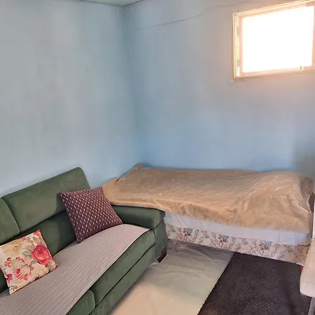 With Entrance From Yard Near To Larnaca Homestay szállás