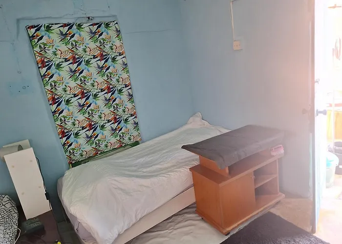 ホームステイ With Entrance From Yard Near To Larnaca *